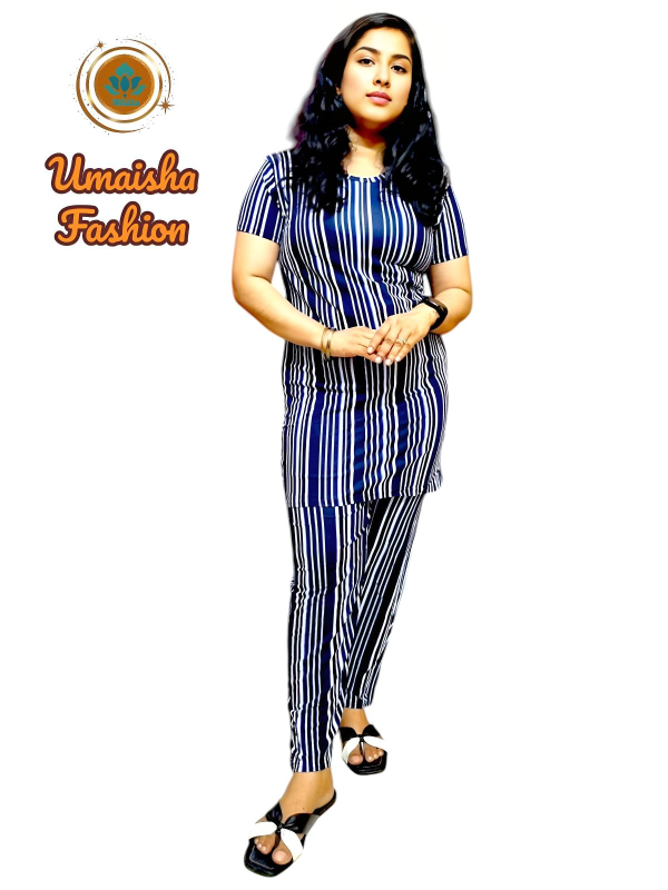 মহিলাদের জন্য ফ্যাশনেবল এবং আরামদায়ক টি-শার্ট এবং ট্রাউজার সেট।